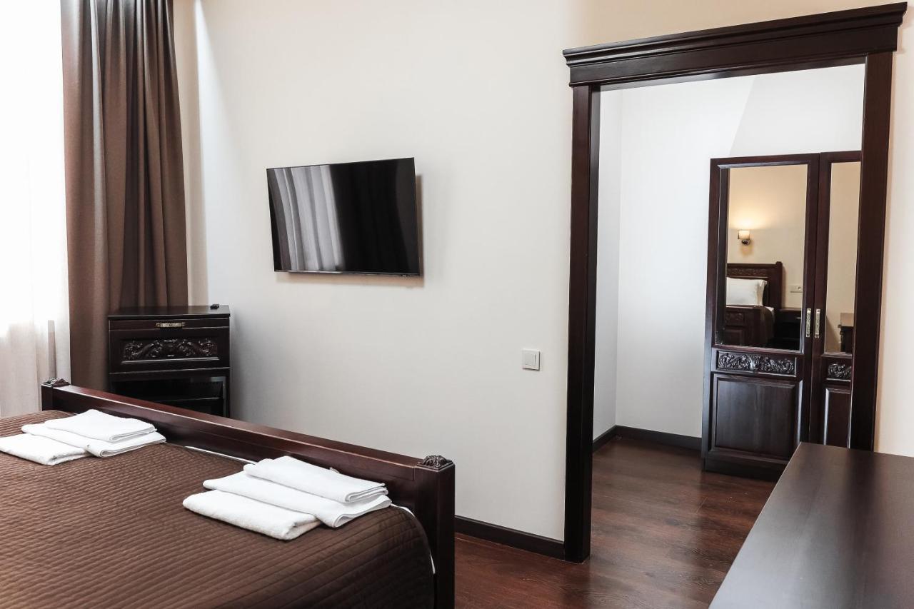 Dvin Hotel パヴロダル エクステリア 写真