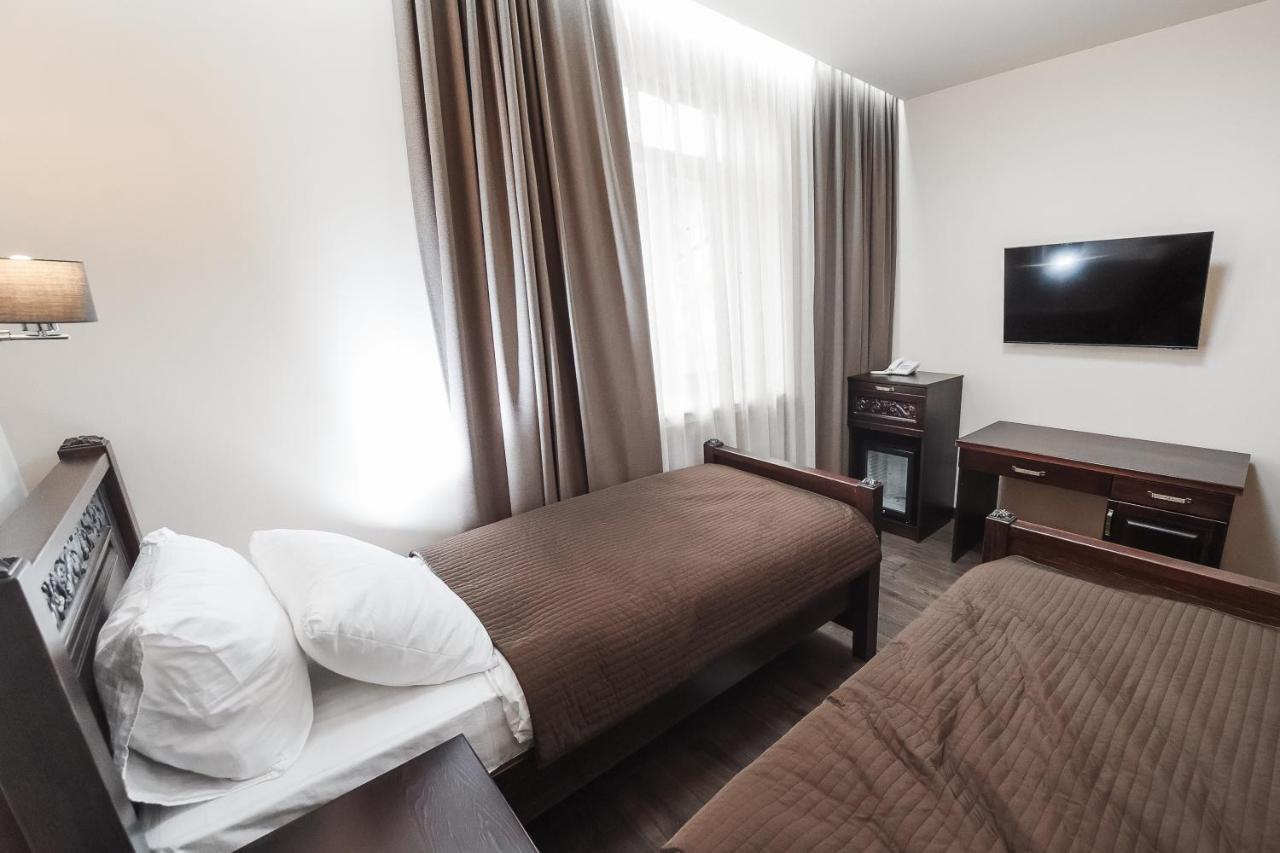 Dvin Hotel パヴロダル エクステリア 写真