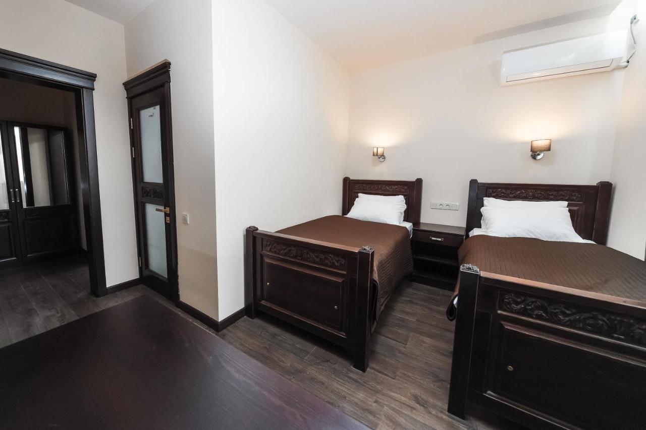 Dvin Hotel パヴロダル エクステリア 写真