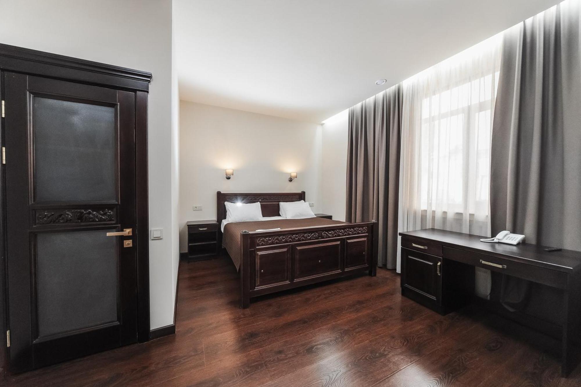 Dvin Hotel パヴロダル エクステリア 写真