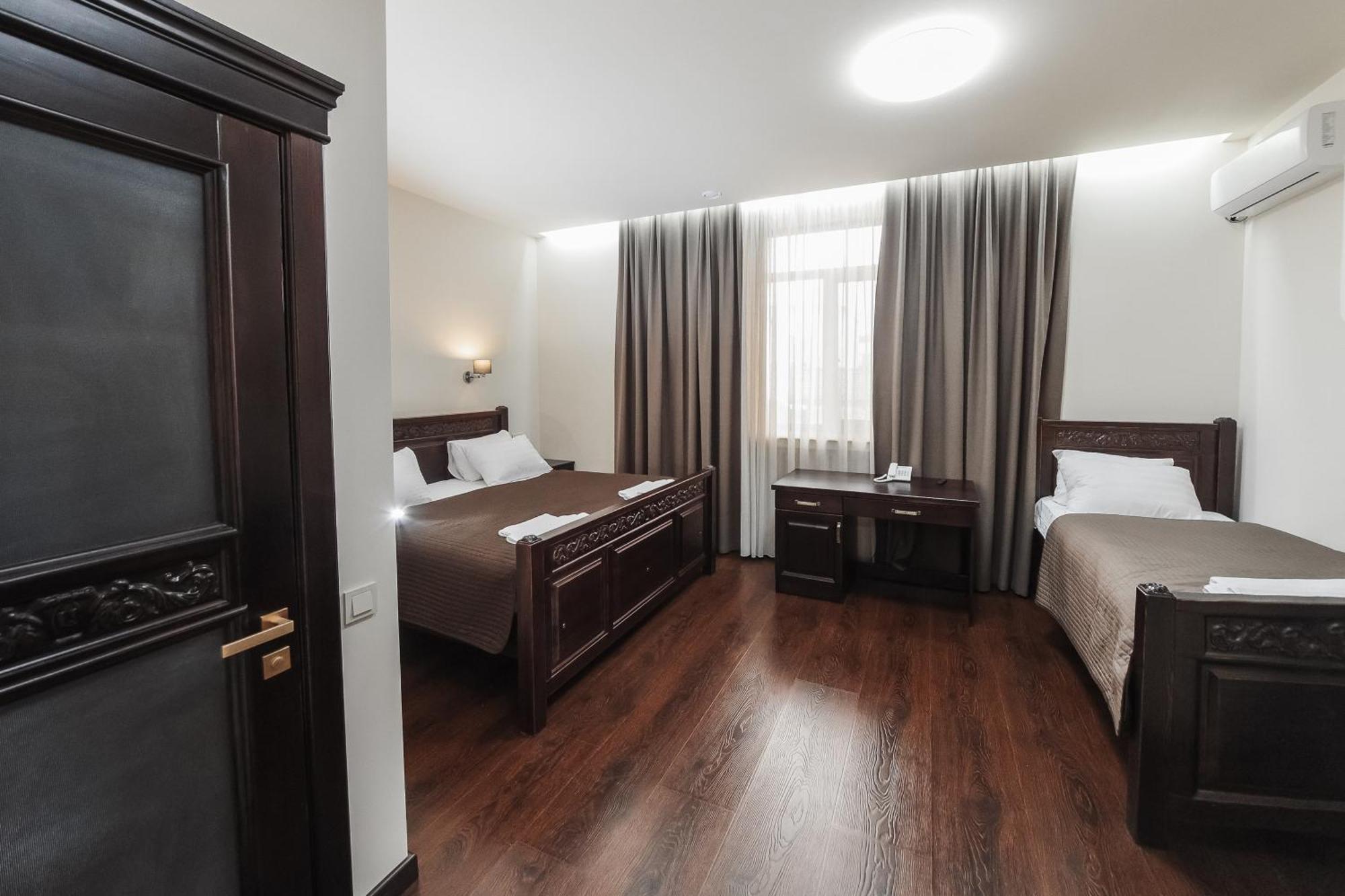 Dvin Hotel パヴロダル エクステリア 写真