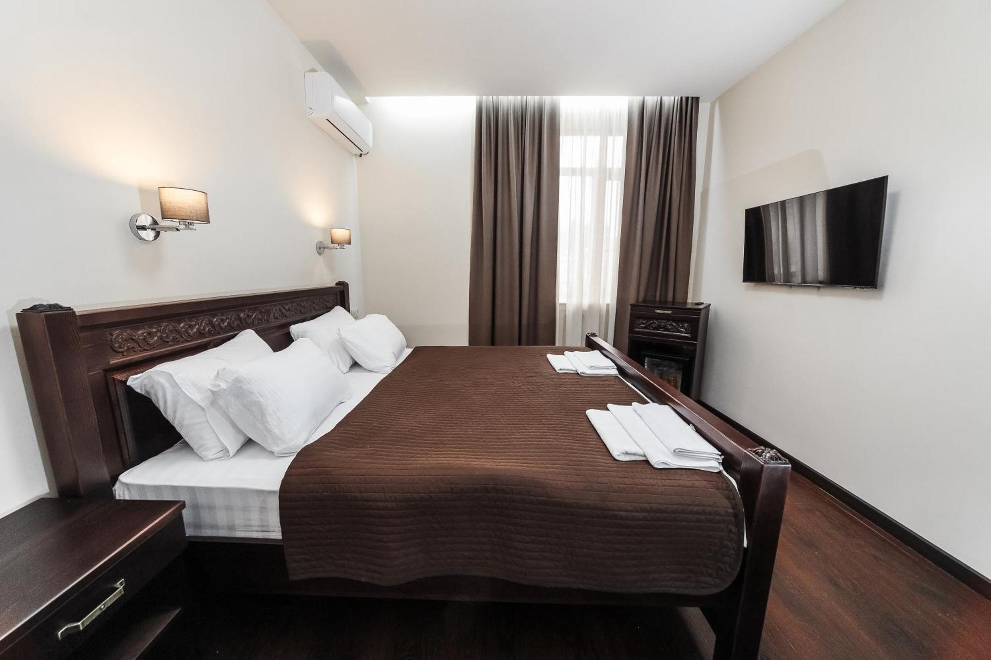 Dvin Hotel パヴロダル エクステリア 写真