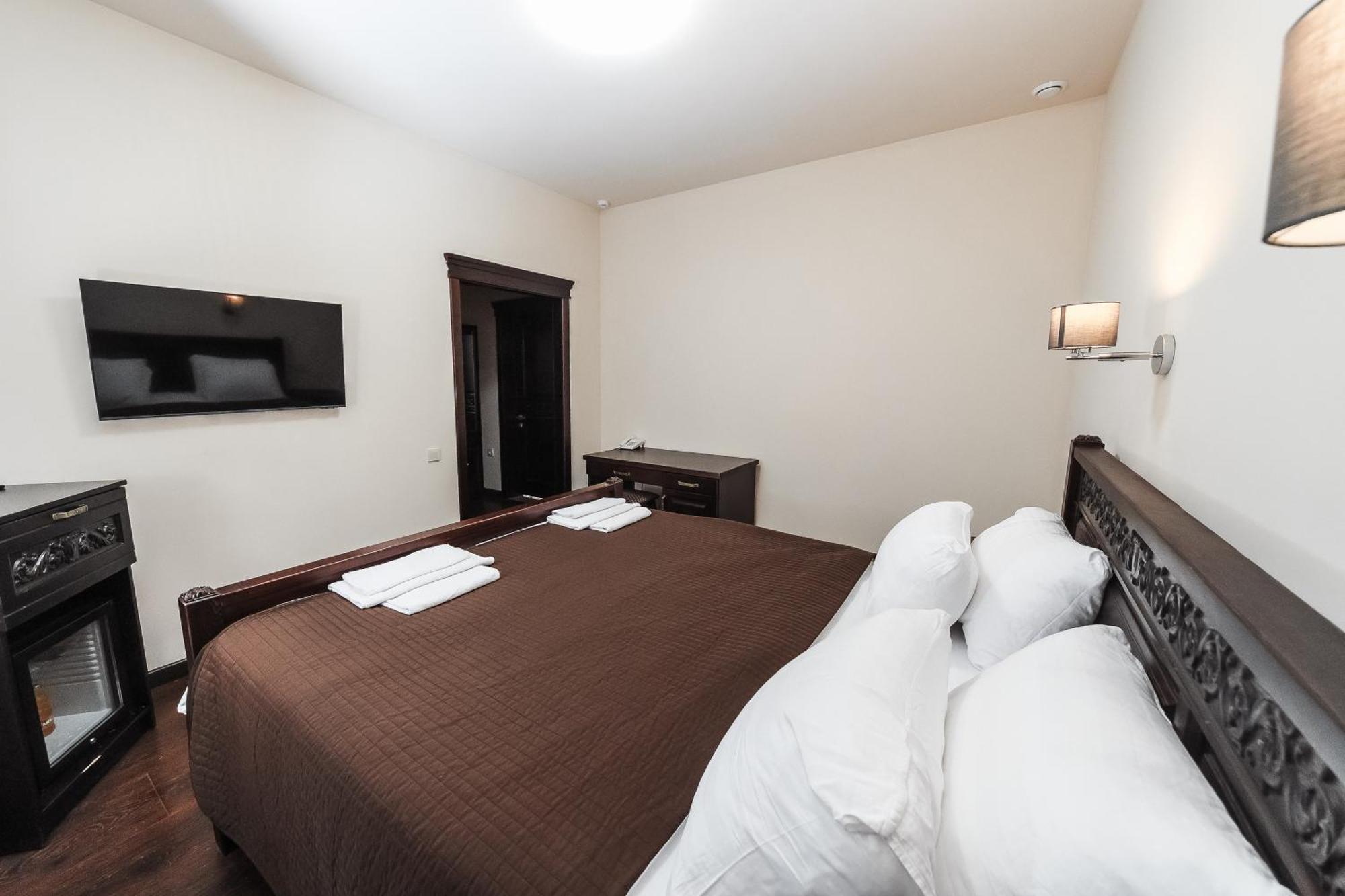 Dvin Hotel パヴロダル エクステリア 写真