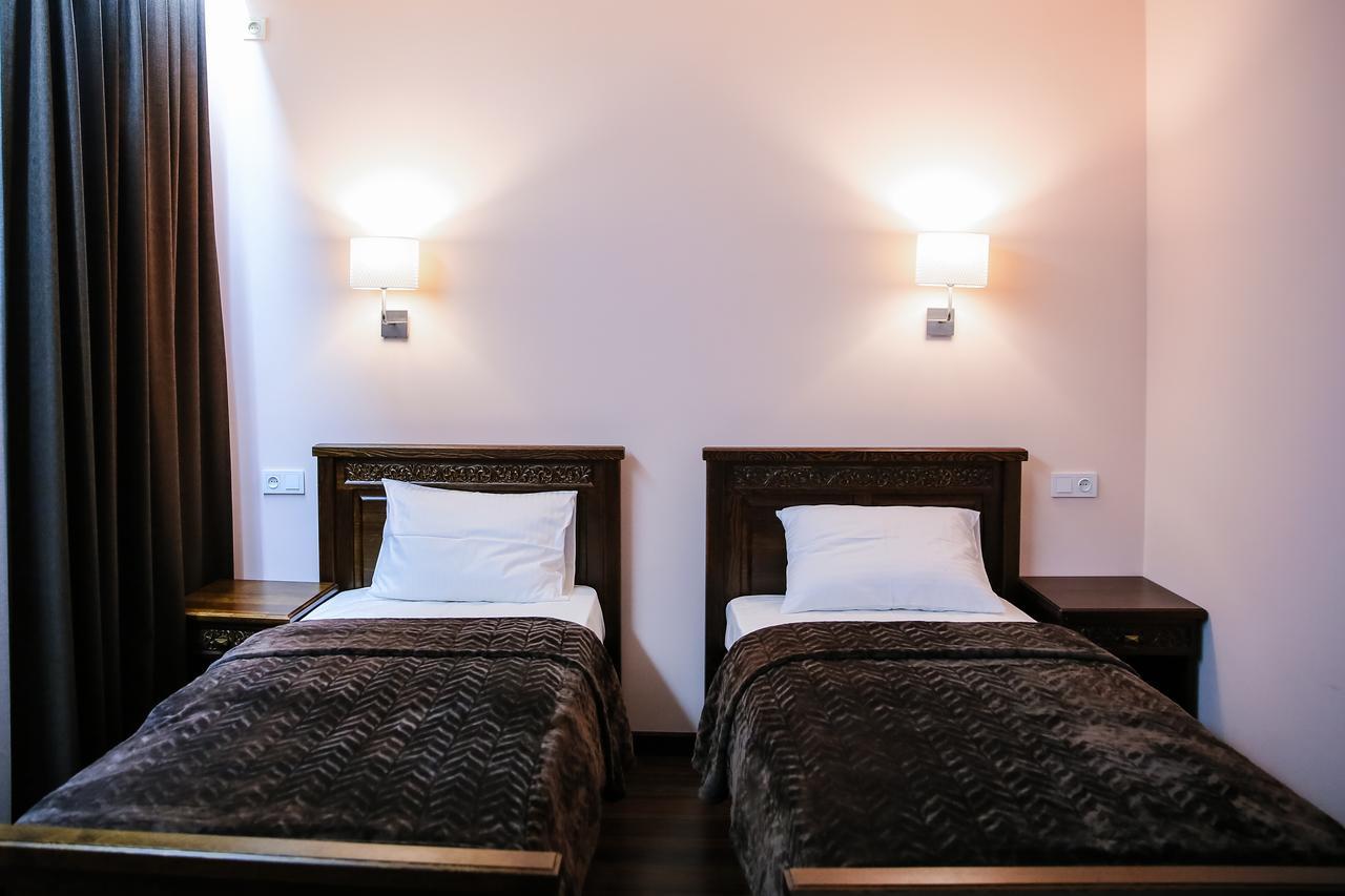 Dvin Hotel パヴロダル エクステリア 写真