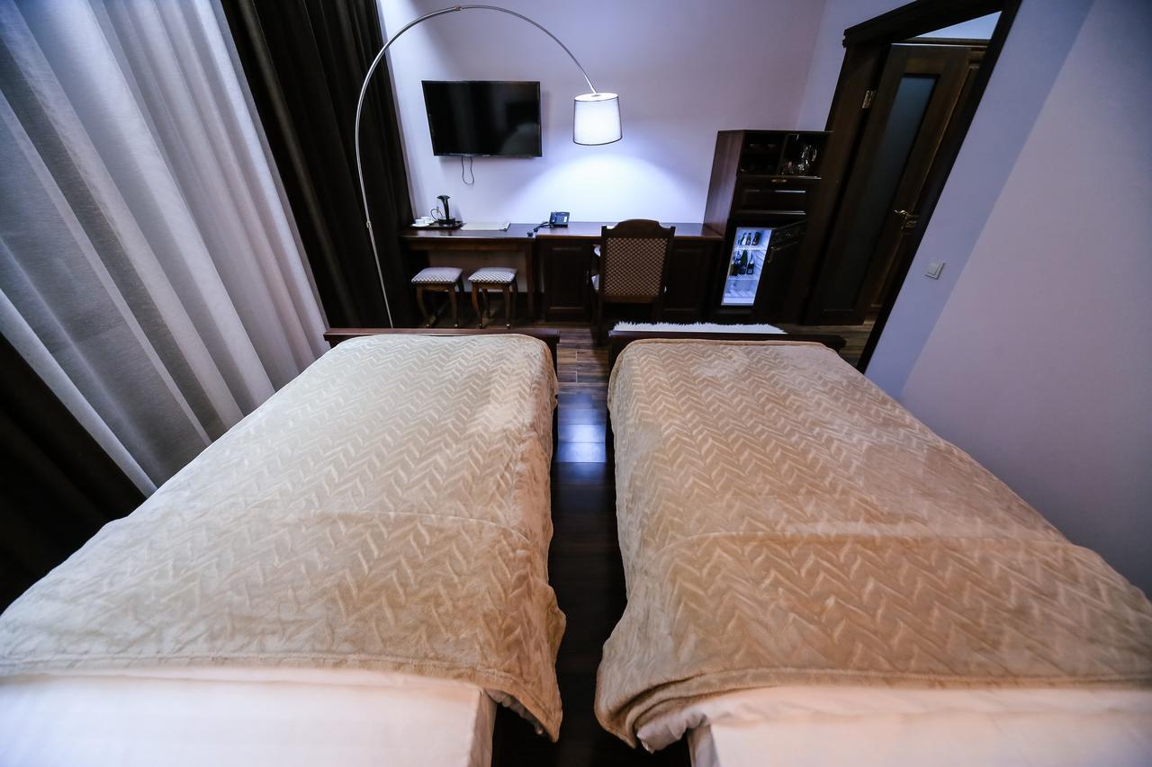 Dvin Hotel パヴロダル エクステリア 写真