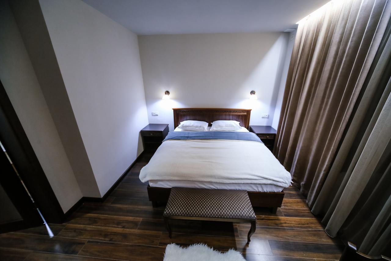 Dvin Hotel パヴロダル エクステリア 写真