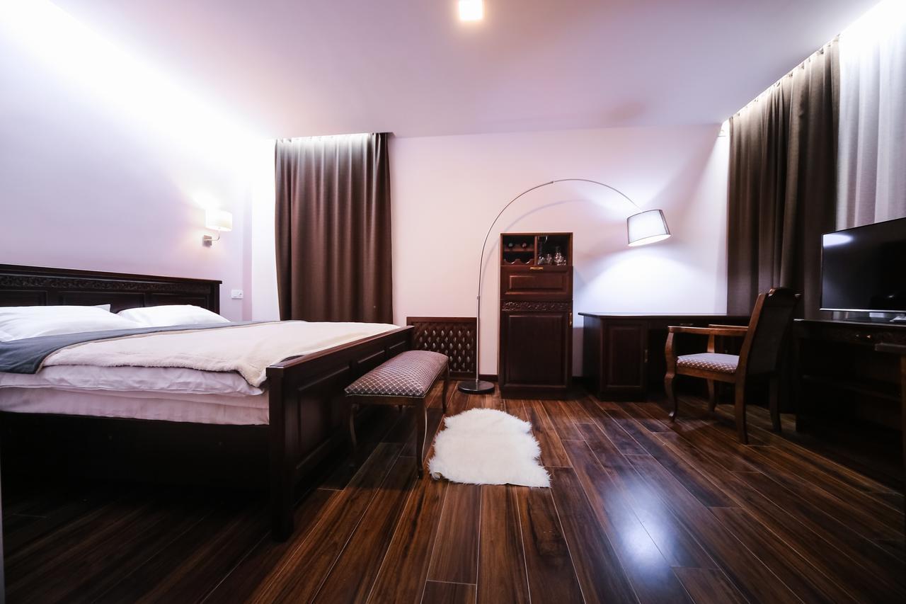 Dvin Hotel パヴロダル エクステリア 写真