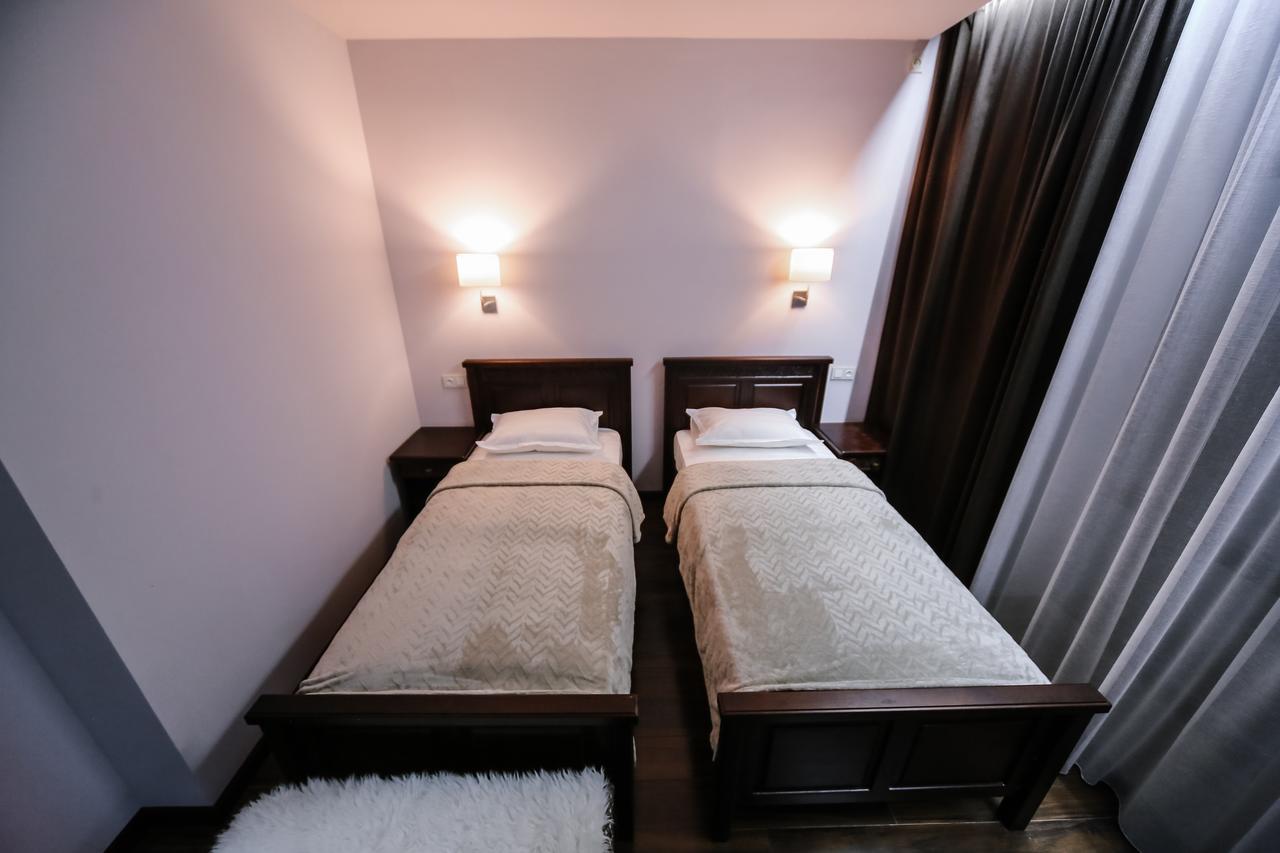 Dvin Hotel パヴロダル エクステリア 写真