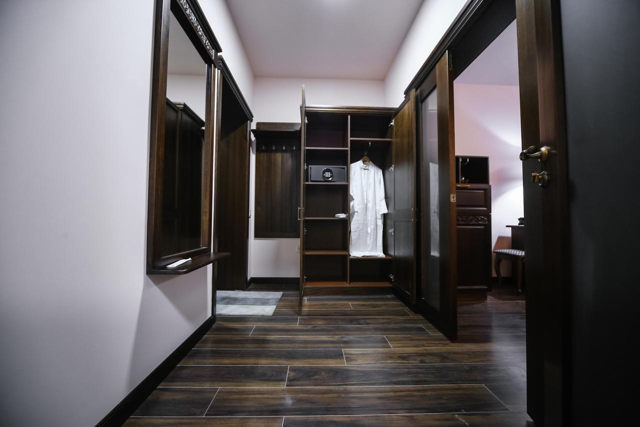 Dvin Hotel パヴロダル エクステリア 写真