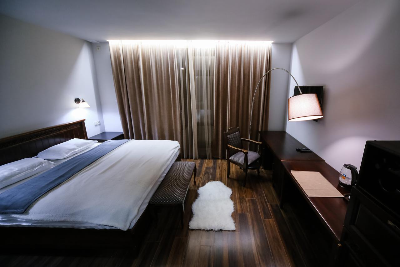 Dvin Hotel パヴロダル エクステリア 写真