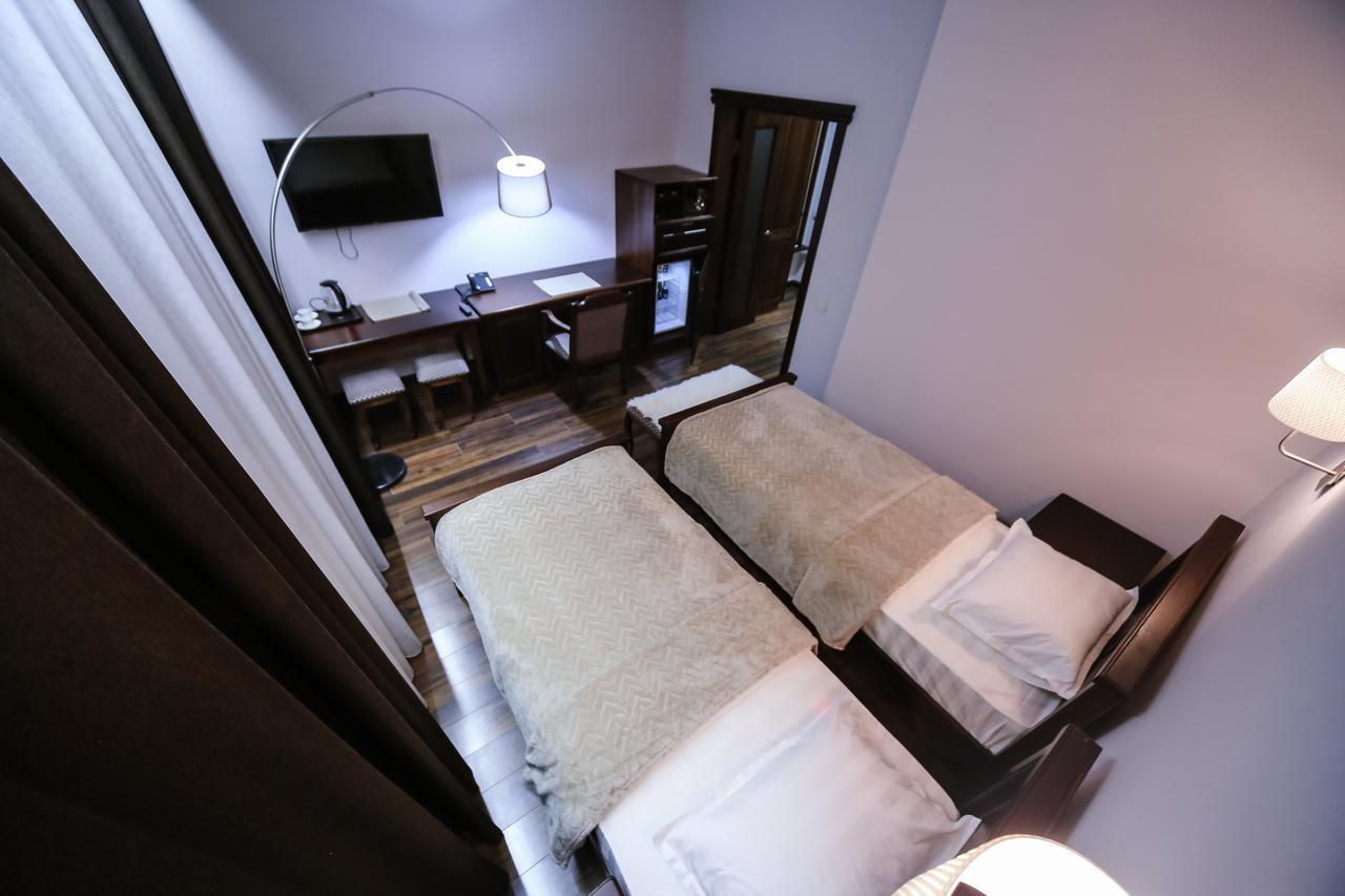Dvin Hotel パヴロダル エクステリア 写真
