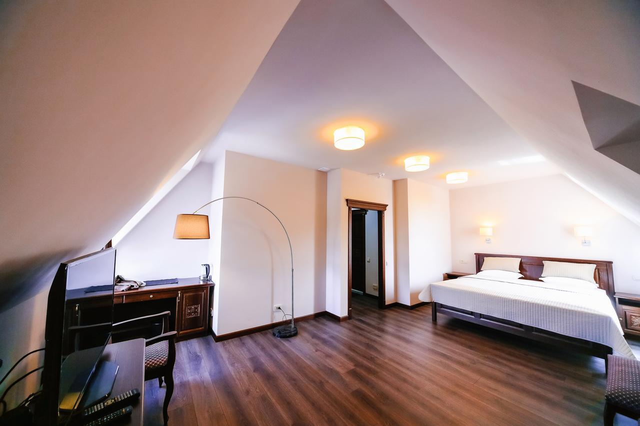 Dvin Hotel パヴロダル エクステリア 写真