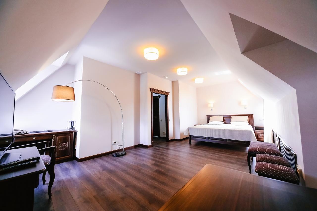 Dvin Hotel パヴロダル エクステリア 写真