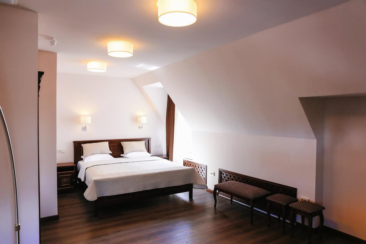 Dvin Hotel パヴロダル エクステリア 写真