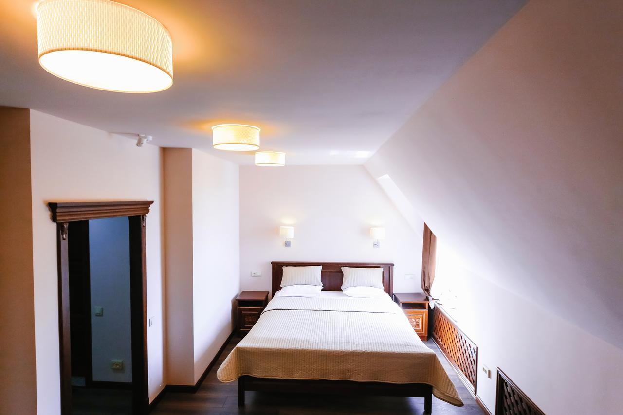 Dvin Hotel パヴロダル エクステリア 写真