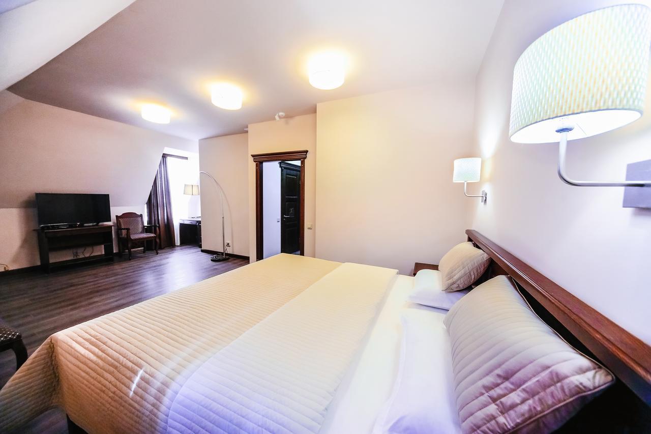 Dvin Hotel パヴロダル エクステリア 写真
